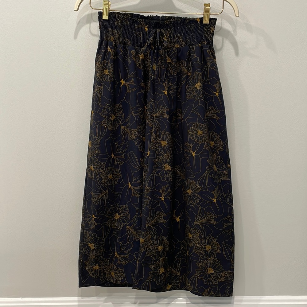 Navy and gold wide leg crop pants